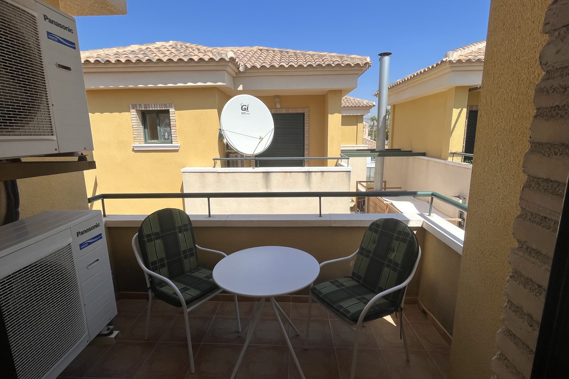 Reventa - Villa - Benferri - Inland