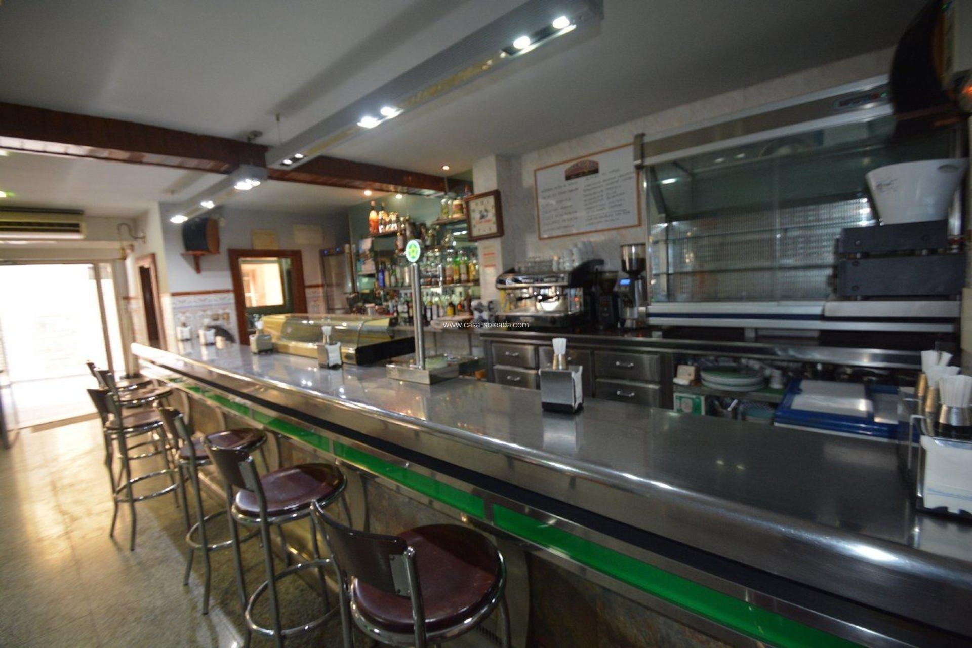 Revente - Commercial - Bigastro - Center