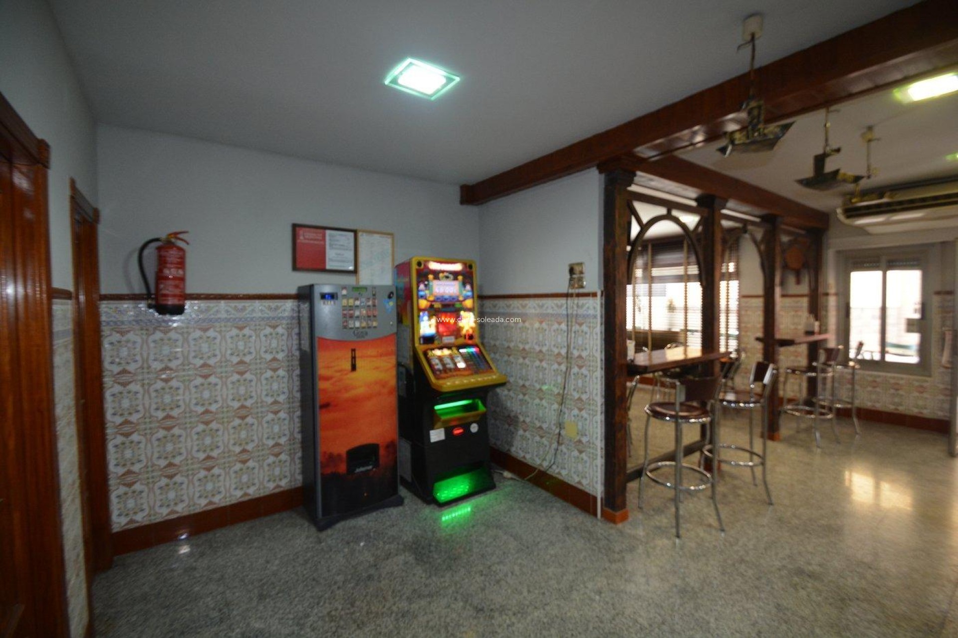 Revente - Commercial - Bigastro - Center