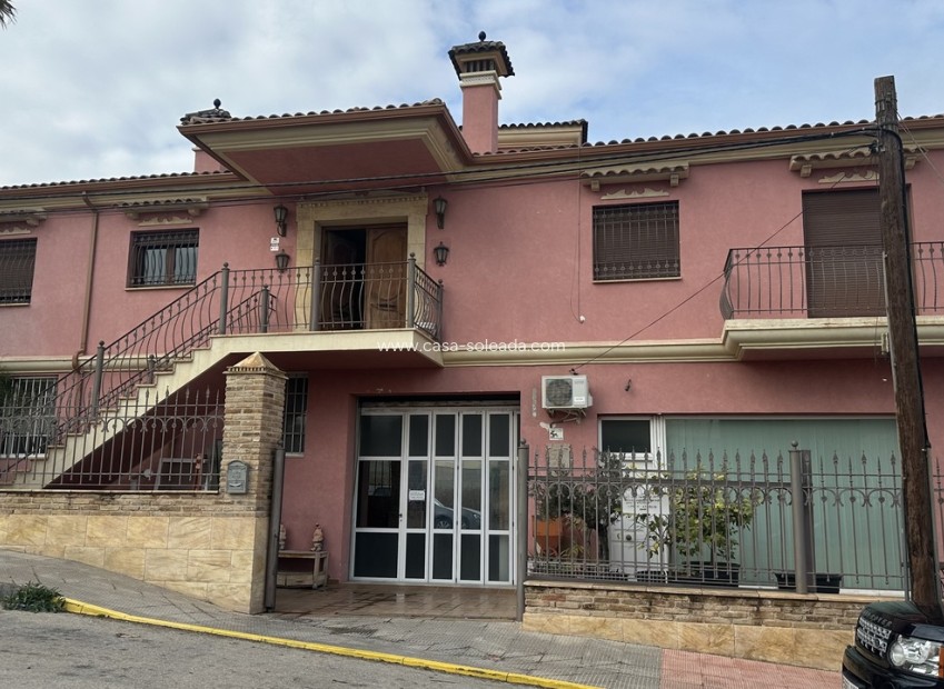 Revente - Commercial - San Miguel de Salinas