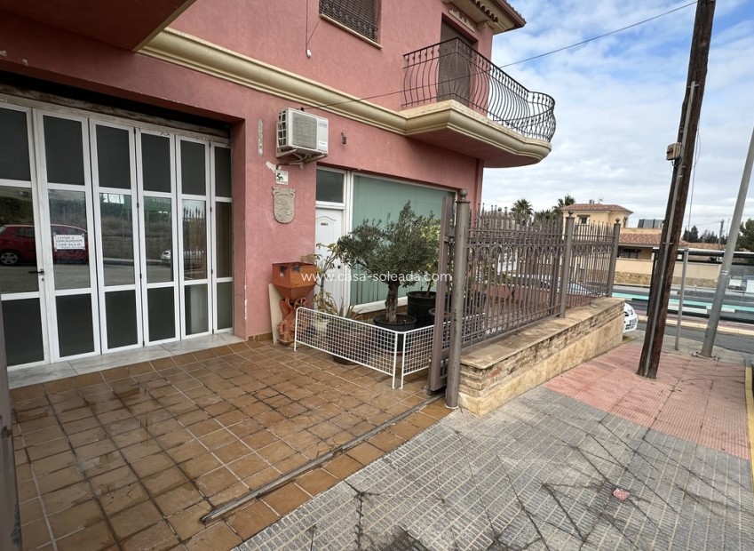 Revente - Commercial - San Miguel de Salinas