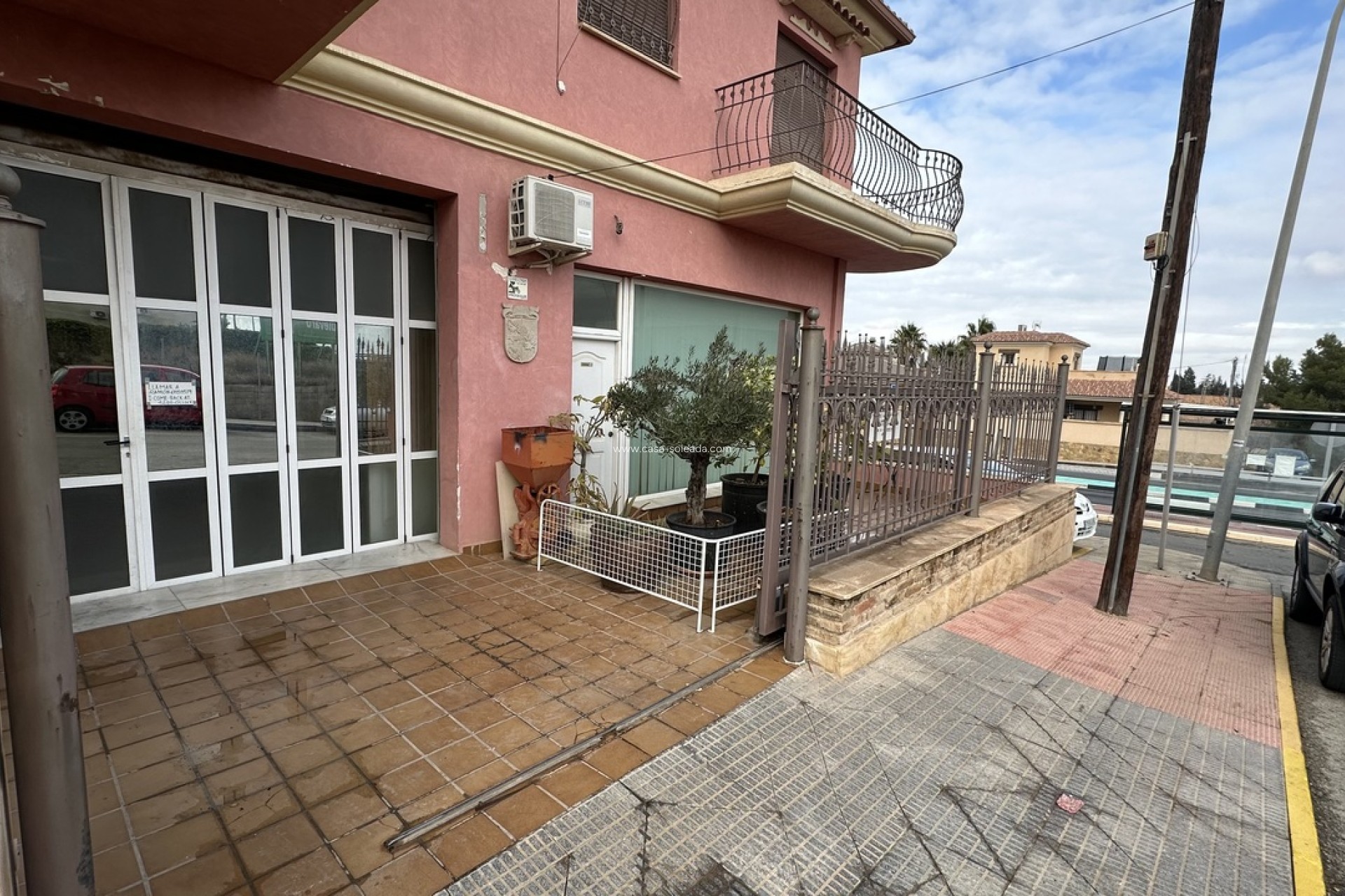 Revente - Commercial - San Miguel de Salinas