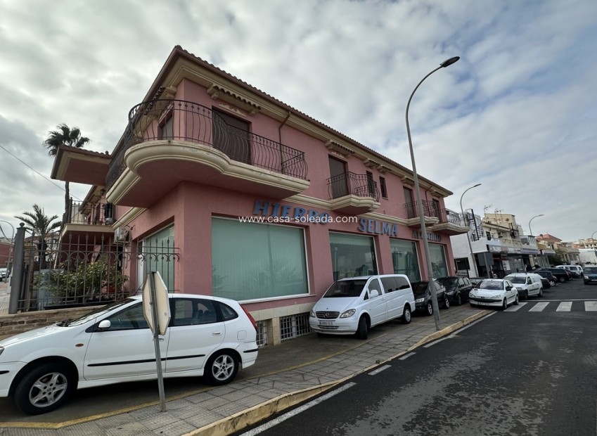 Revente - Commercial - San Miguel de Salinas