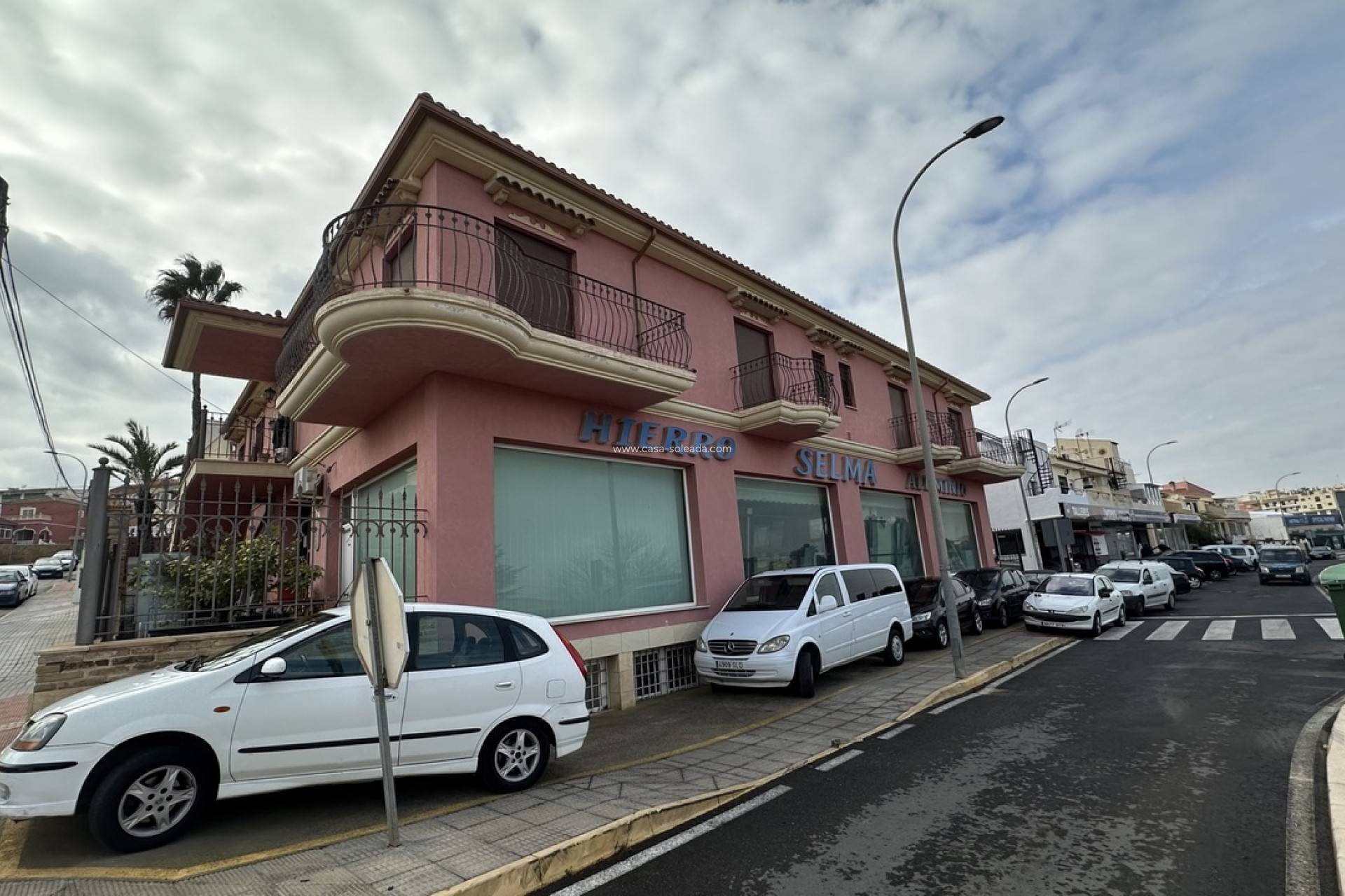 Revente - Commercial - San Miguel de Salinas