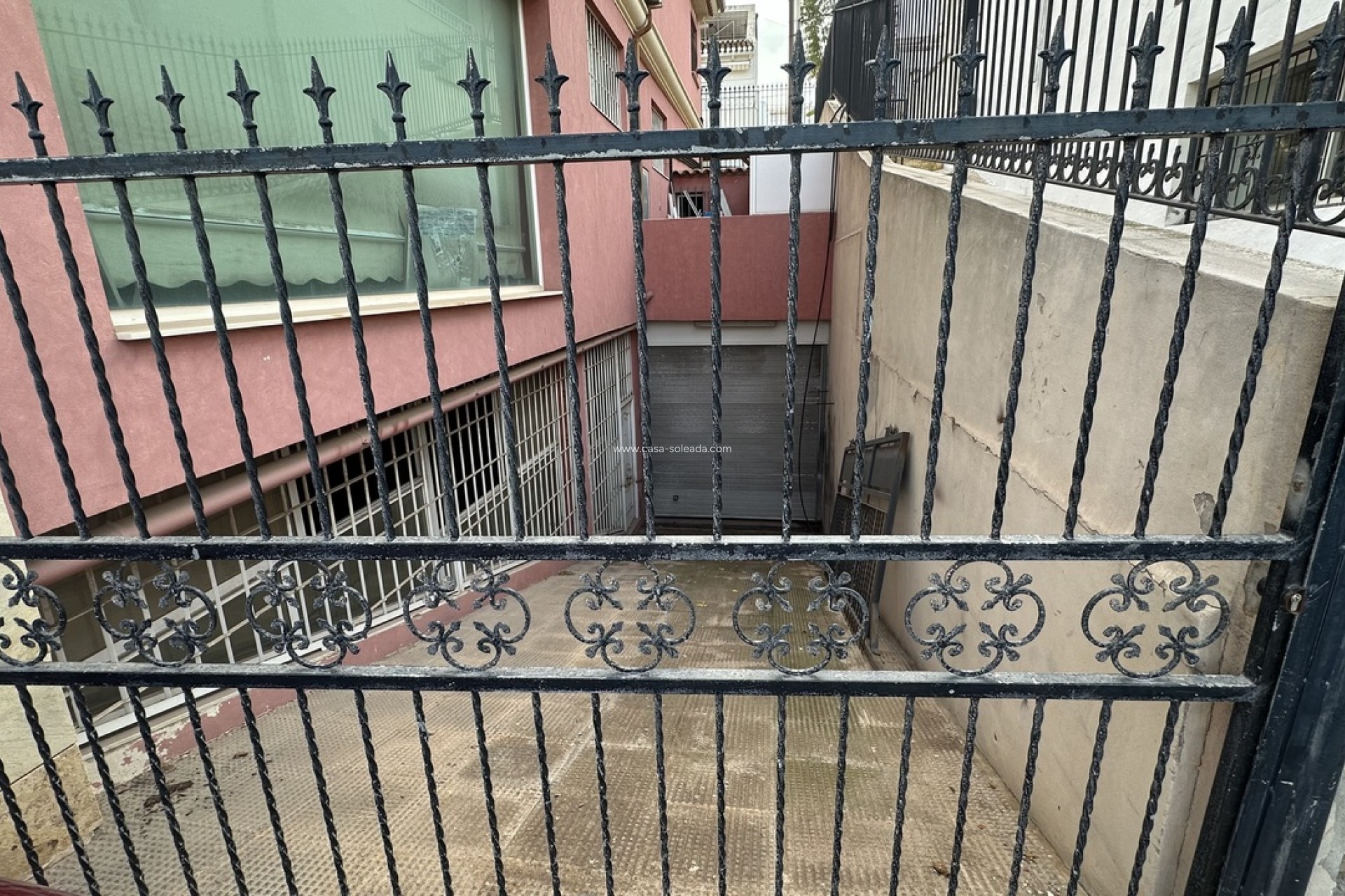 Revente - Commercial - San Miguel de Salinas