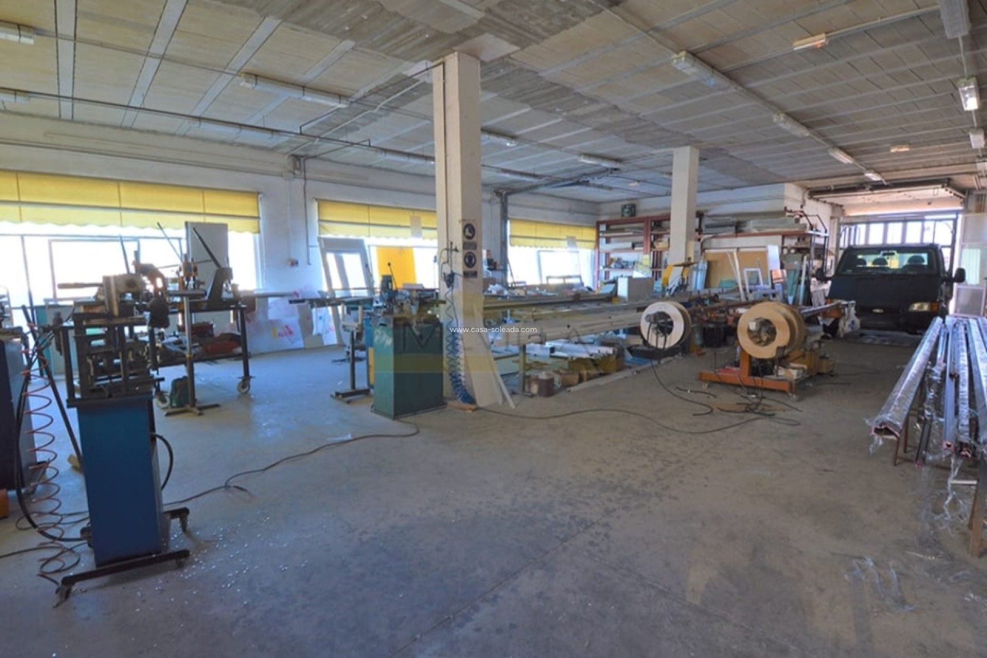 Revente - Commercial - San Miguel de Salinas