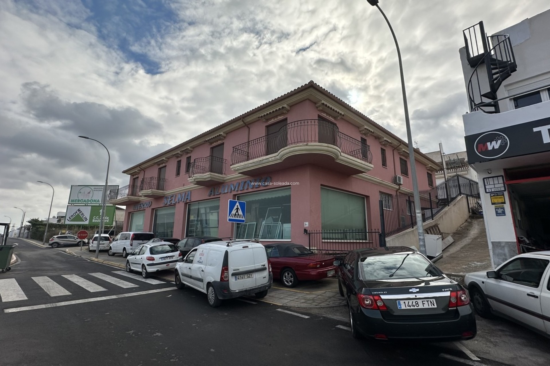Revente - Commercial - San Miguel de Salinas