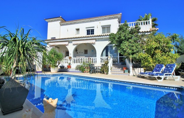 Villa - Reventa - Villamartin - Villamartín