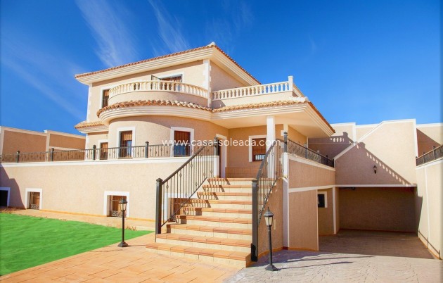 Villa - Wiederverkauf - Los Altos - Los Altos