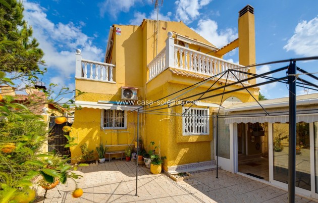 Villa - Wiederverkauf - Torrevieja - Aguas nuevas