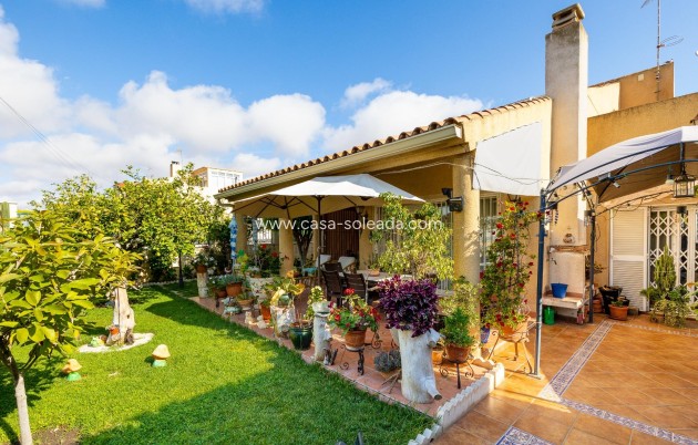 Villa - Wiederverkauf - Torrevieja - Aguas nuevas