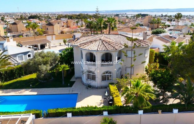 Villa - Wiederverkauf - Torrevieja - La Siesta