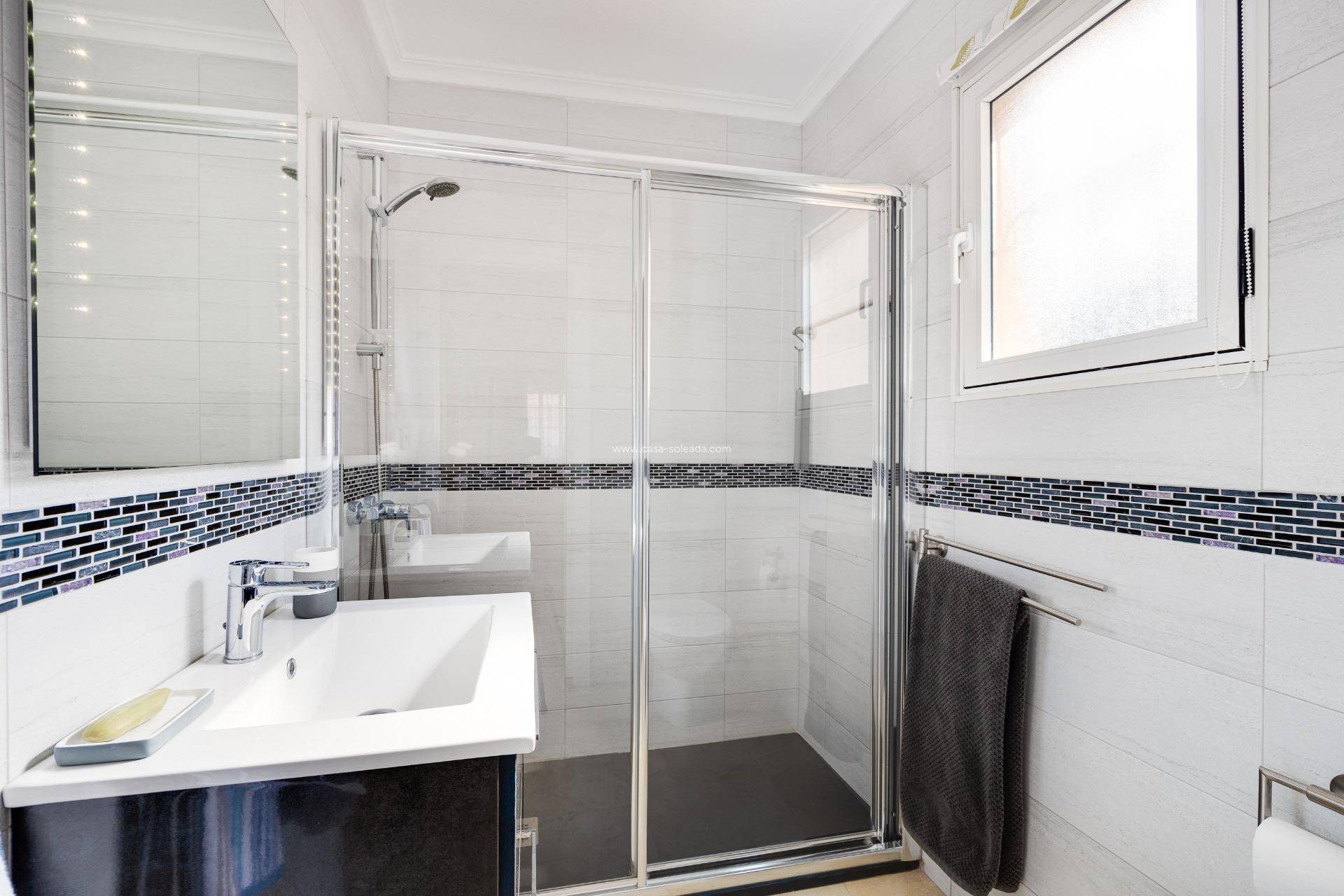 Wiederverkauf - Bungalow - Torrevieja - Aguas nuevas