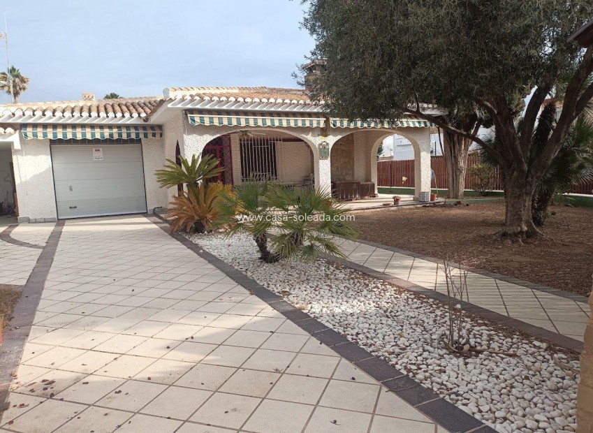 Wiederverkauf - Villa - Orihuela Costa - Campoamor