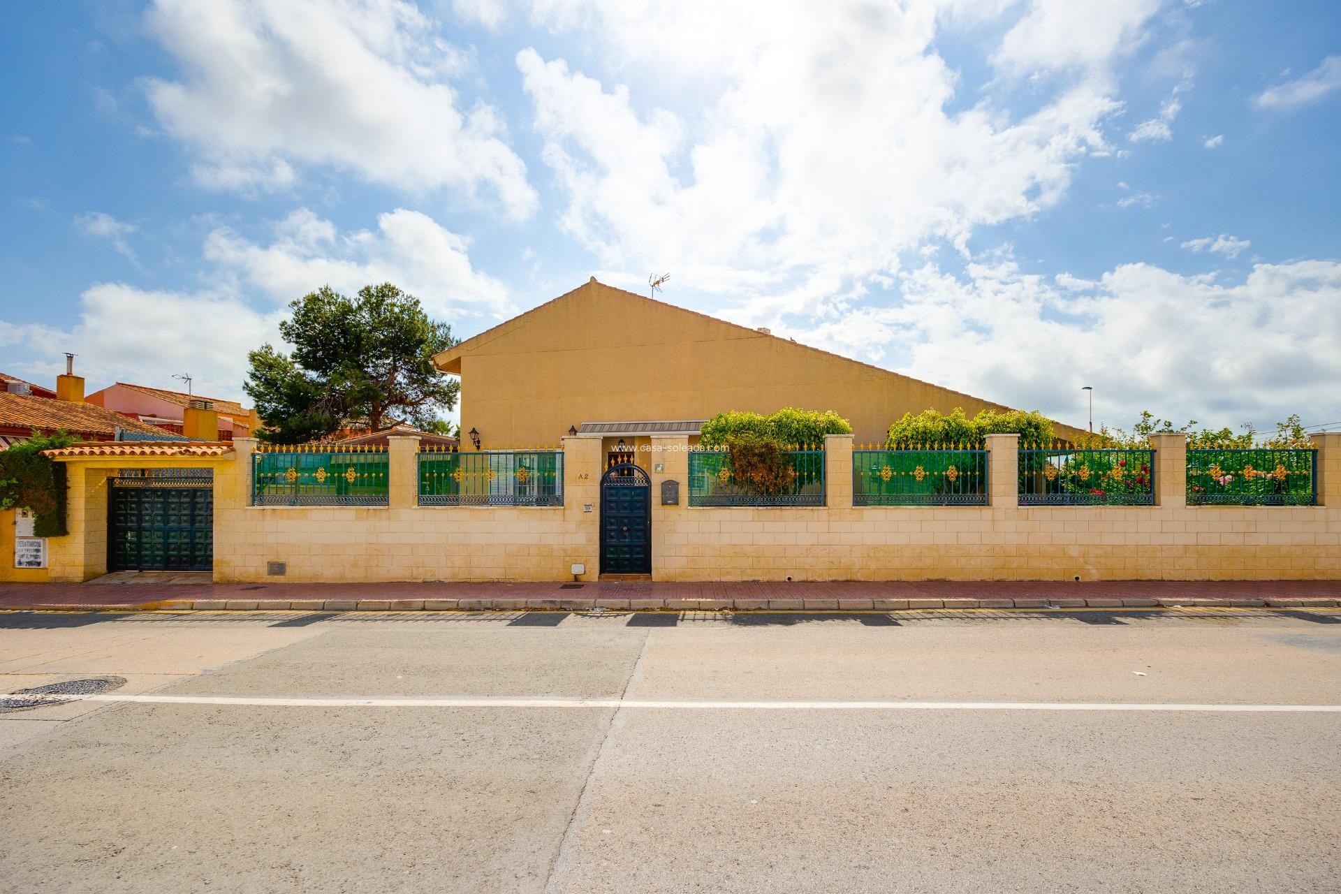 Wiederverkauf - Villa - Torrevieja - Aguas nuevas