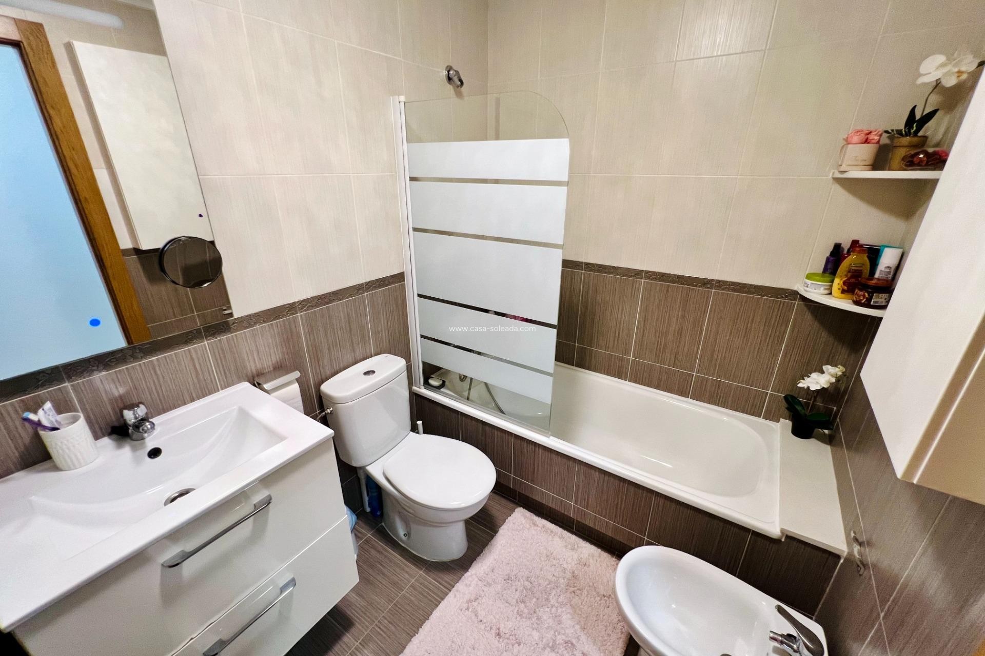 Wiederverkauf - Wohnung - Torrevieja - Playa de los Locos