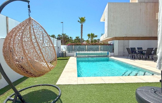Herverkoop - Villa - Orihuela Costa - Villamartín