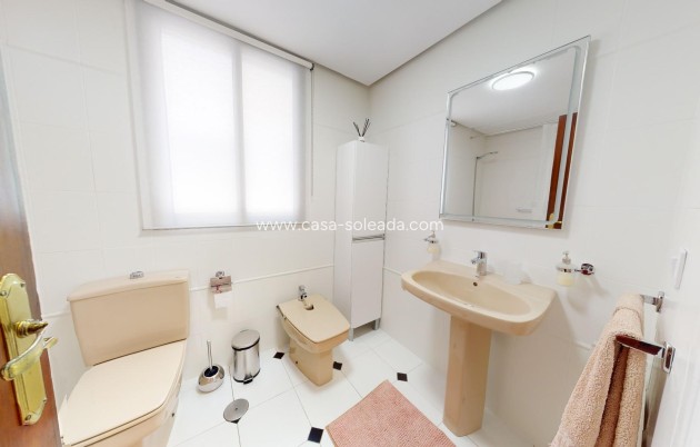 Resale - Apartment / flat - Torrevieja - Playa del Cura