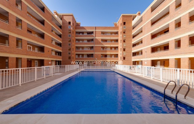 Herverkoop - Appartement / flat - Torrevieja - Playa De Los Naufragos