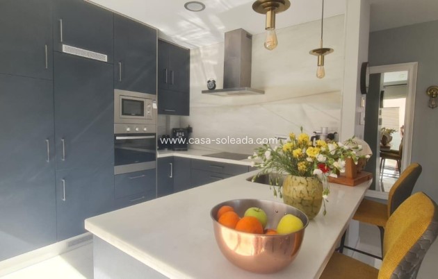 Herverkoop - Villa - Orihuela Costa - Villamartín