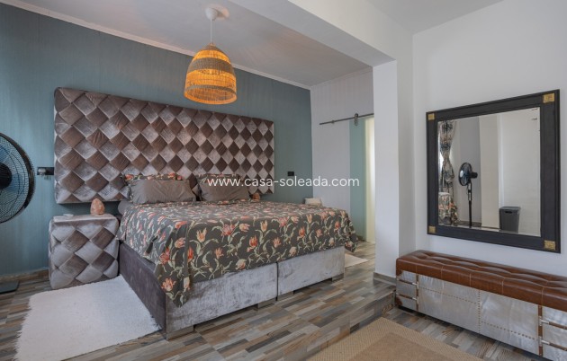 Resale - Country Property/Finca - Albatera