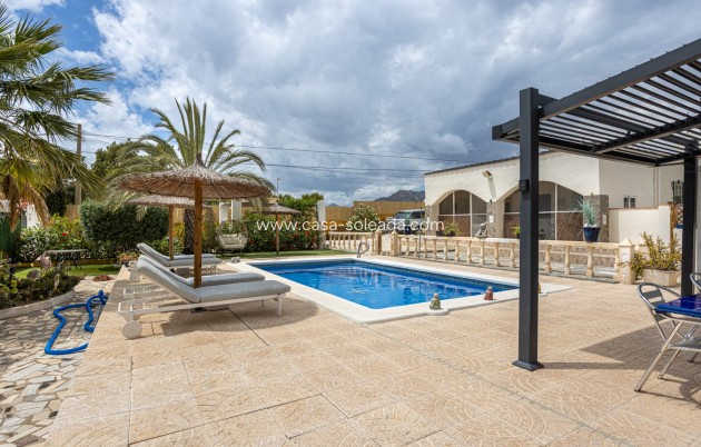 Resale - Country Property/Finca - Albatera