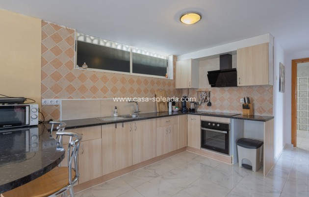 Resale - Country Property/Finca - Albatera