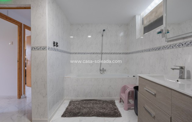 Resale - Country Property/Finca - Albatera