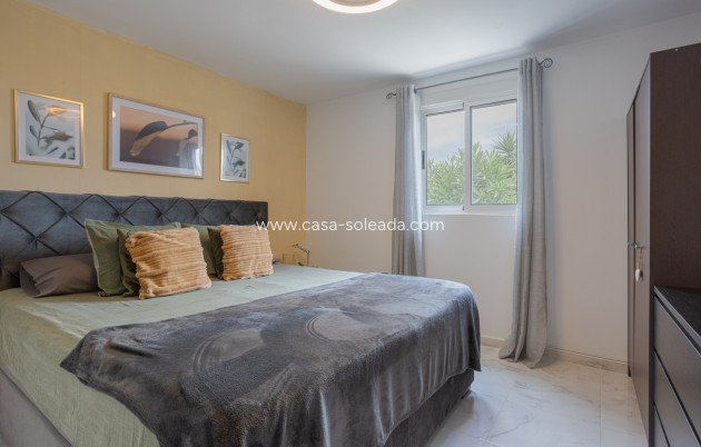 Resale - Country Property/Finca - Albatera