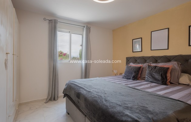 Resale - Country Property/Finca - Albatera
