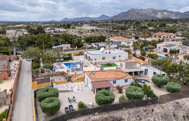 Resale - Country Property/Finca - Albatera