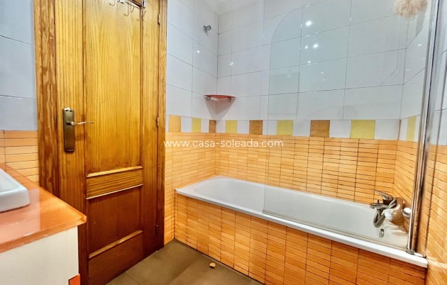 Resale - Apartment / flat - Torrevieja - Center