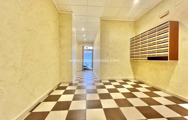 Resale - Apartment / flat - Torrevieja - Center