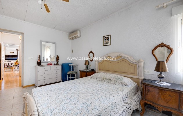 Wiederverkauf - Villa - Torrevieja - Aguas nuevas