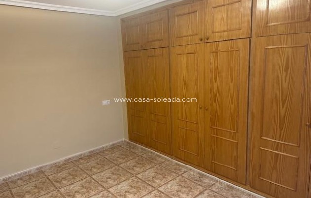 Resale - Apartment / flat - Torrevieja - Center