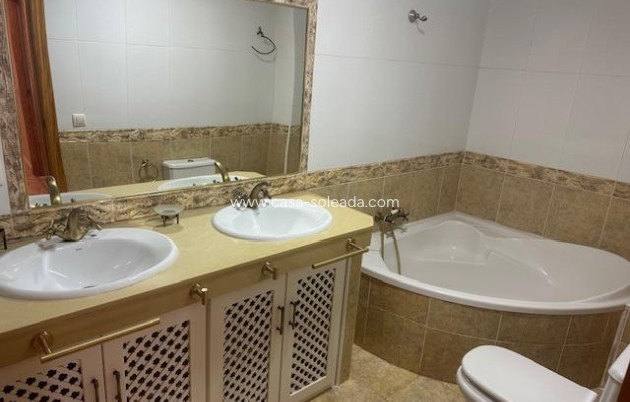 Resale - Apartment / flat - Torrevieja - Center