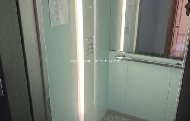 Resale - Apartment / flat - Torrevieja - Center