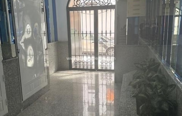 Resale - Apartment / flat - Torrevieja - Center