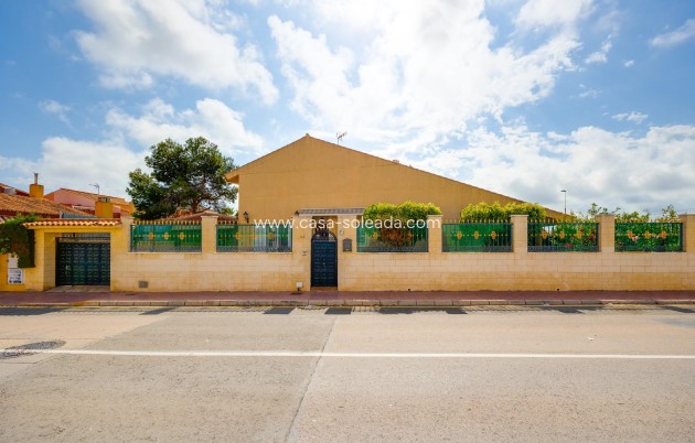 Wiederverkauf - Villa - Torrevieja - Aguas nuevas