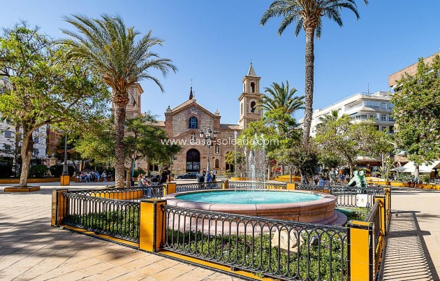 Wiederverkauf - Villa - Torrevieja - Aguas nuevas