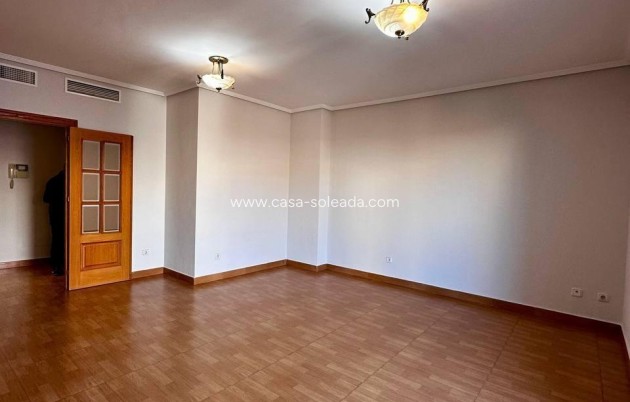 Herverkoop - Appartement / flat - Torrevieja - Estacion Autobuses