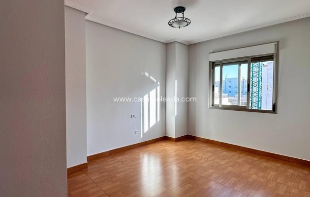 Herverkoop - Appartement / flat - Torrevieja - Estacion Autobuses