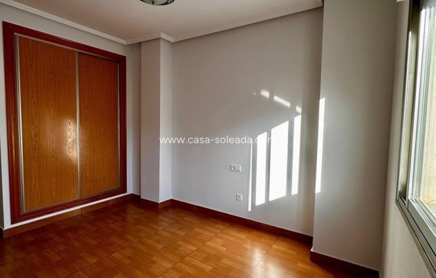 Herverkoop - Appartement / flat - Torrevieja - Estacion Autobuses