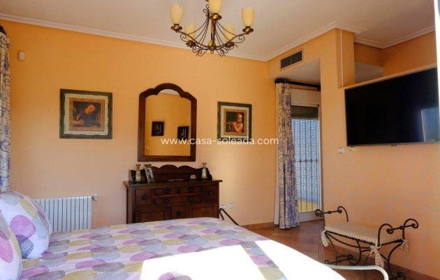 Wiederverkauf - Villa - Orihuela - Orihuela Ciudad