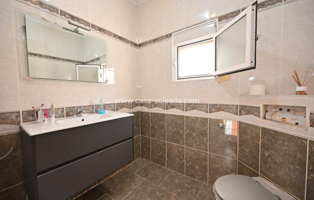 Wiederverkauf - Villa - Torrevieja - Los Balcones