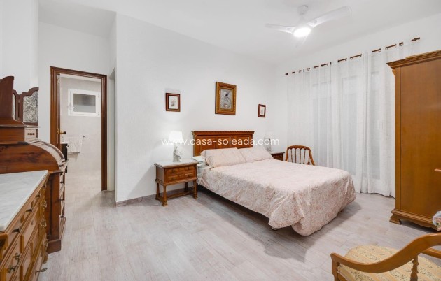 Herverkoop - Appartement / flat - Torrevieja - Paseo Maritimo