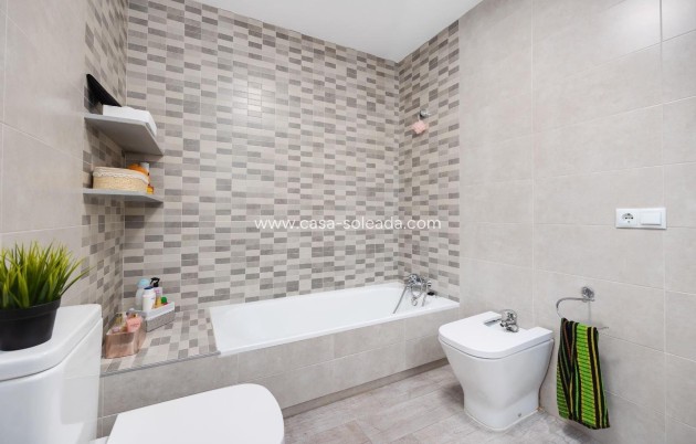 Herverkoop - Appartement / flat - Torrevieja - Paseo Maritimo