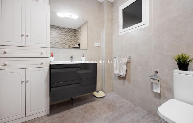 Herverkoop - Appartement / flat - Torrevieja - Paseo Maritimo