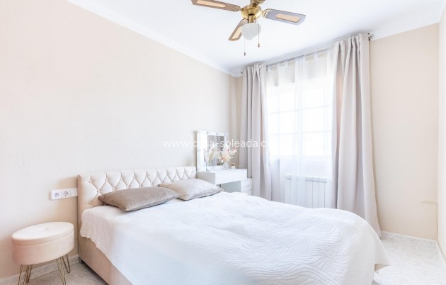 Wiederverkauf - Villa - Orihuela Costa - Punta Prima