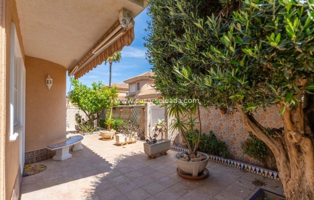 Wiederverkauf - Villa - Orihuela Costa - Punta Prima